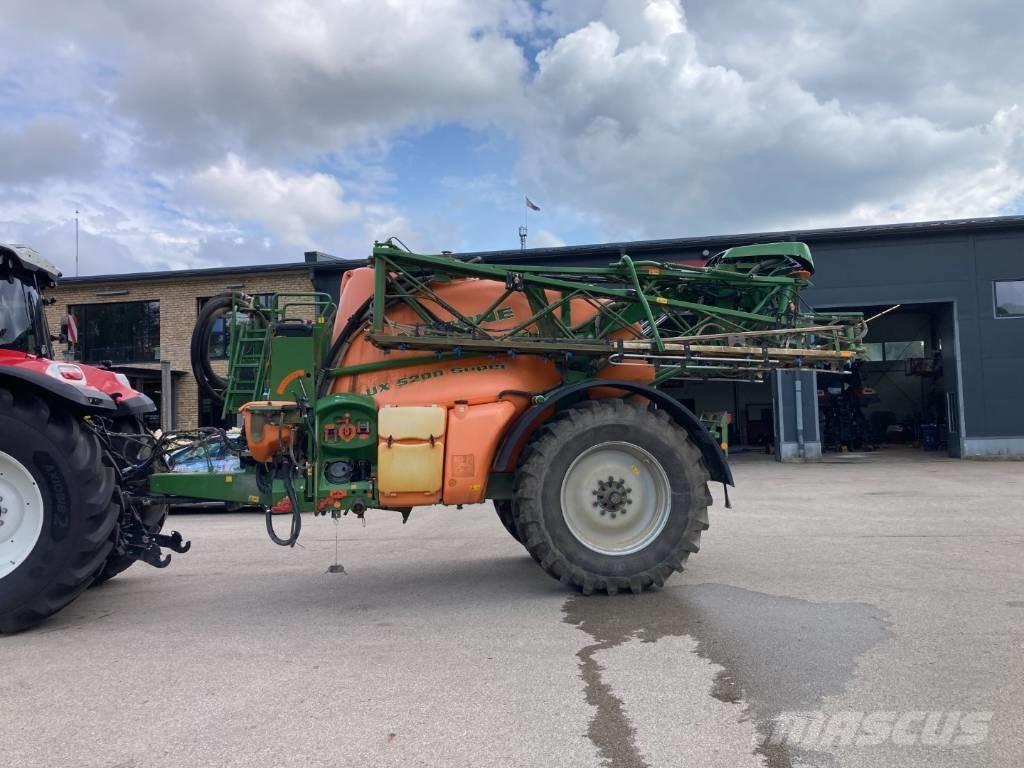 Amazone UX 5200 , 24 M Pulvérisateurs traînés