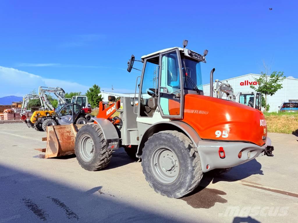 Atlas AR 95 super Chargeuse sur pneus