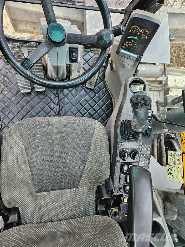 Volvo EW 160 C Pelle sur pneus