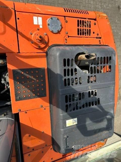 Hitachi ZX 160 W Pelle sur pneus