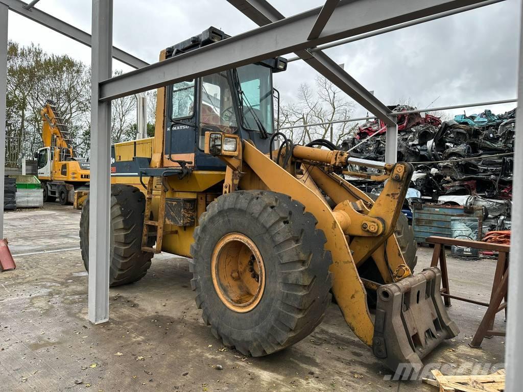 Komatsu WA200 Chargeuse sur pneus