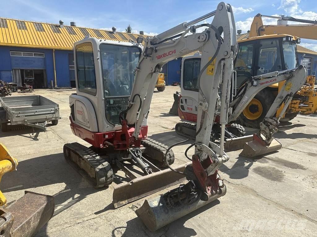 Takeuchi TB225 Mini pelle < 7t
