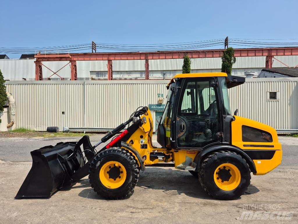 JCB 407 Chargeuse sur pneus