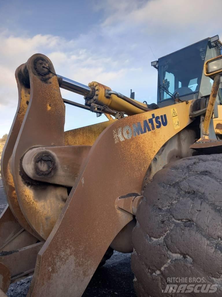 Komatsu WA 600-6 Chargeuse sur pneus