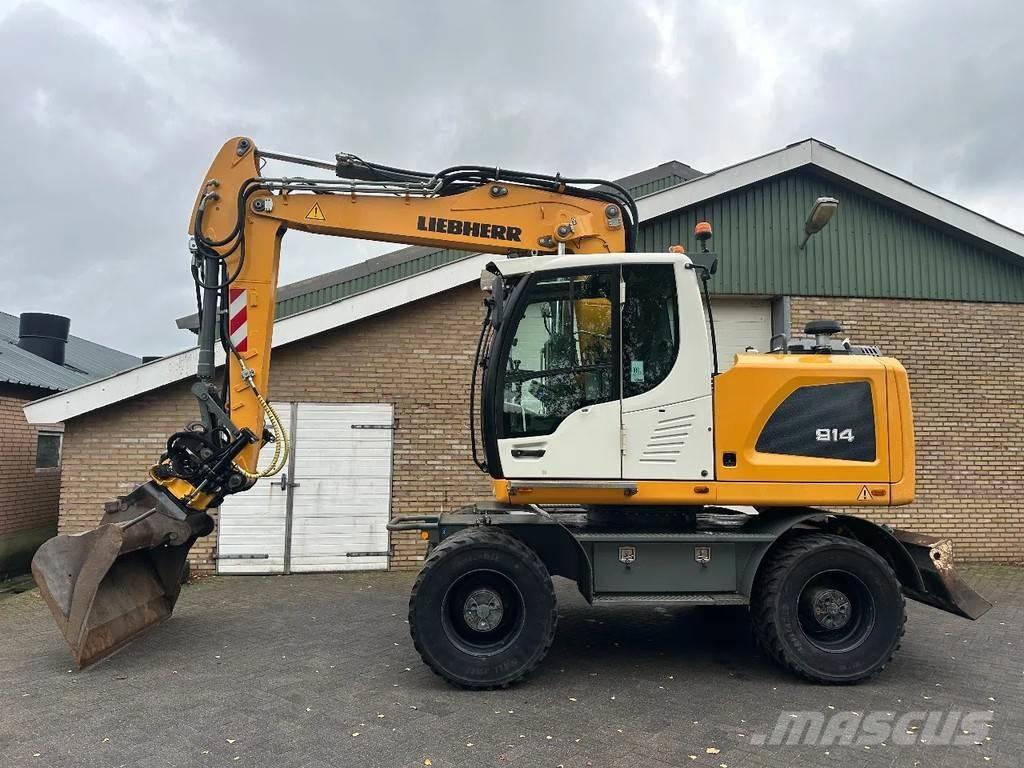 Liebherr A914 Pelle sur pneus