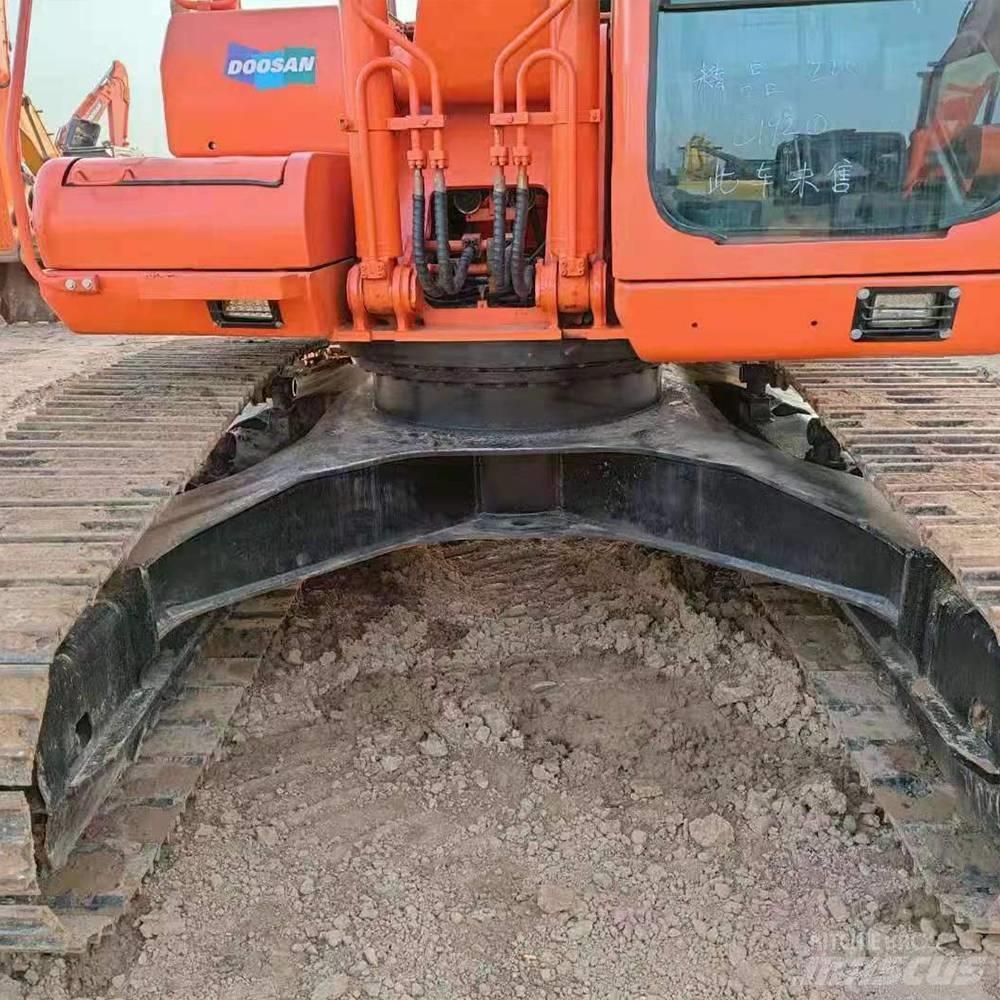Doosan 225 Pelle sur chenilles
