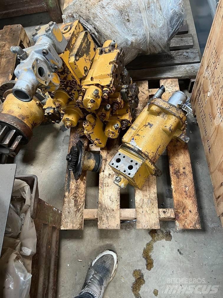 CAT 213 B LC valve Pelle sur chenilles