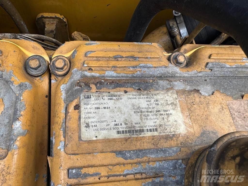 CAT 374DL Pelle sur chenilles