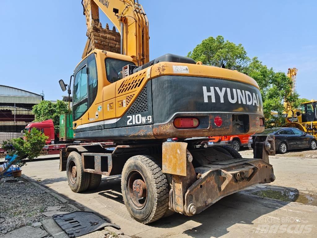 Hyundai R210W-9 Pelle sur pneus