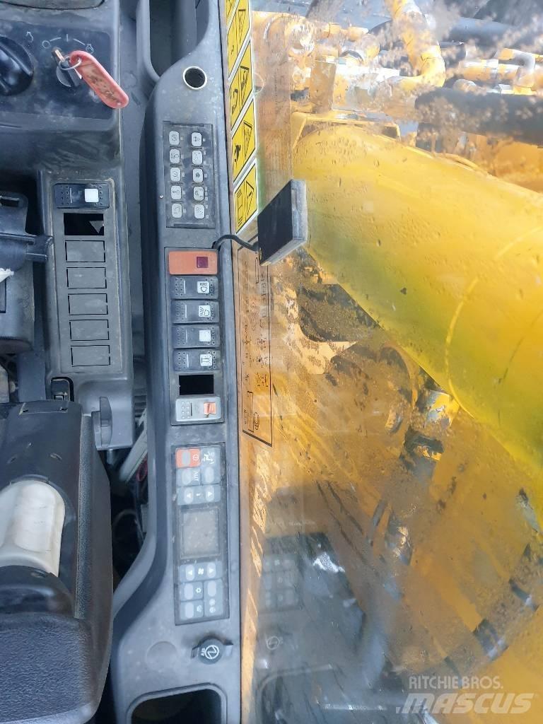 CAT M 316 D Pelle sur pneus