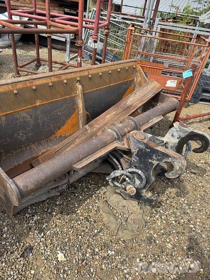 Mecalac 15MWR Godet