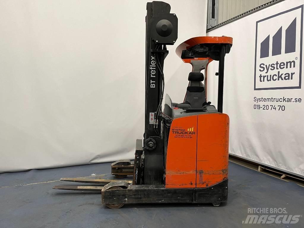 BT RRE160E Chariot à mât rétractable