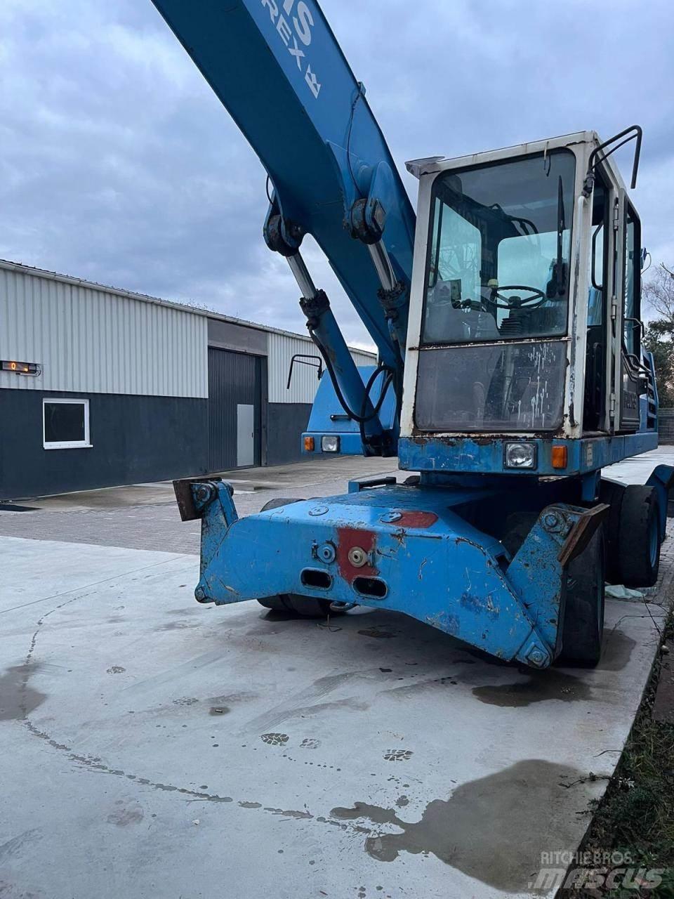 Fuchs MHL 331 Pelle sur pneus
