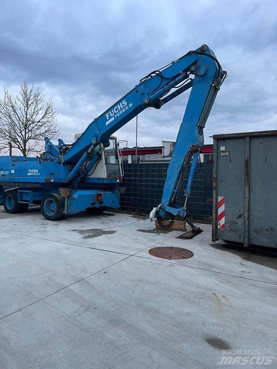 Fuchs MHL 331 Pelle sur pneus