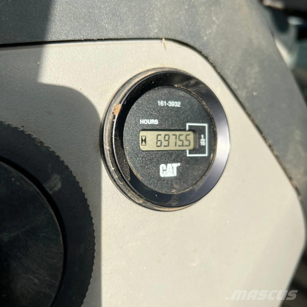 CAT 444 E Tractopelle