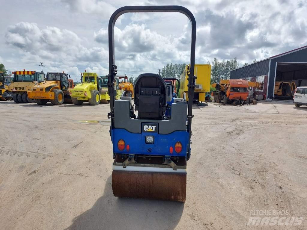 CAT CB 22B Rouleaux tandem