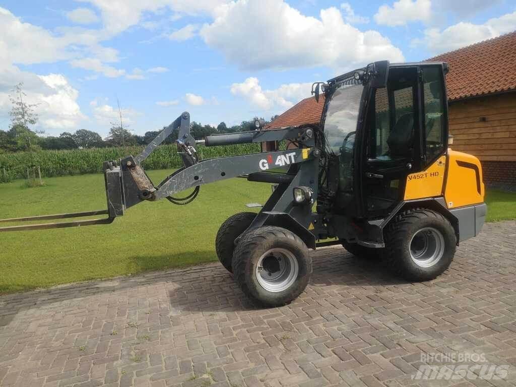 GiANT V 452 T HD Chargeuse sur pneus