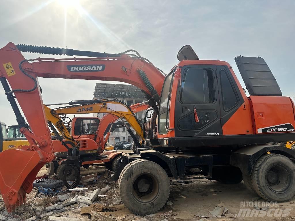 Doosan 150 Pelle sur pneus