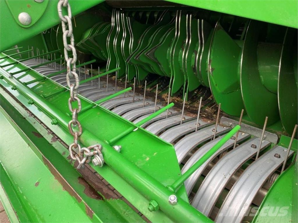 John Deere V 451 M Presse à balle ronde