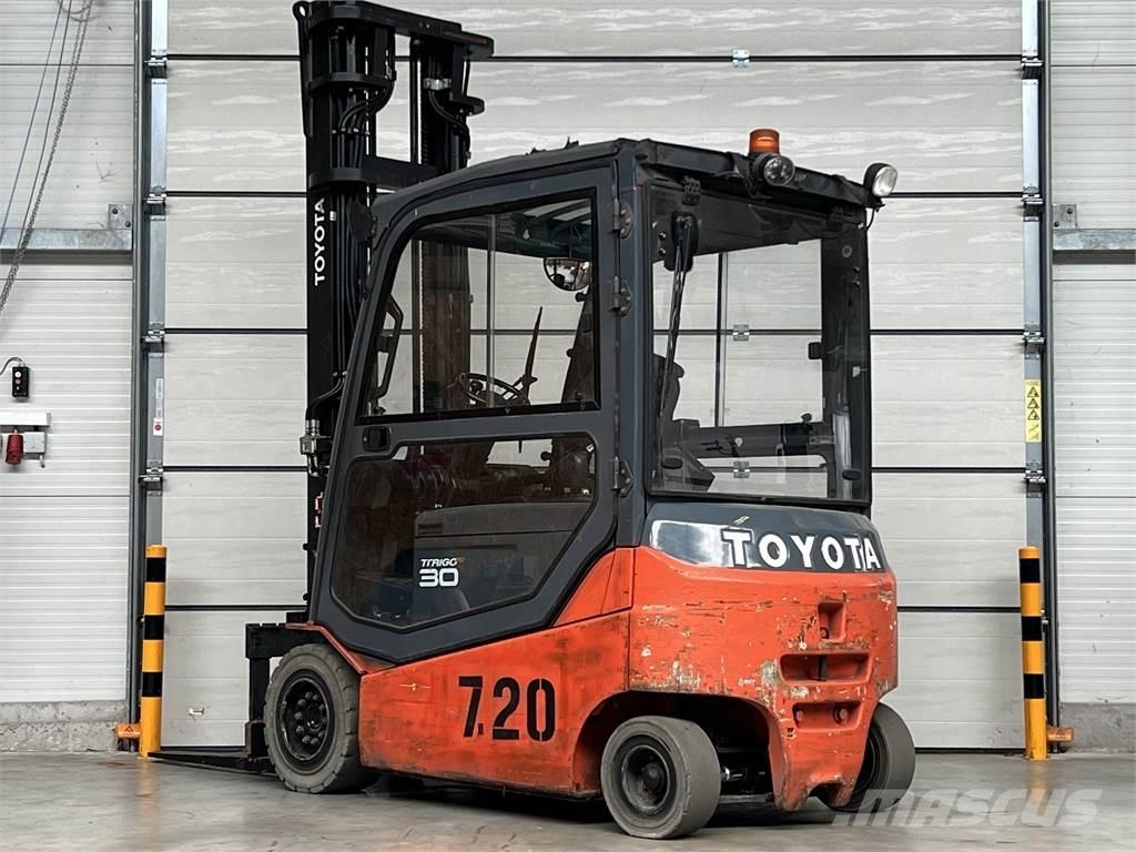 Toyota 8FBMT30 Chariots élévateurs électriques
