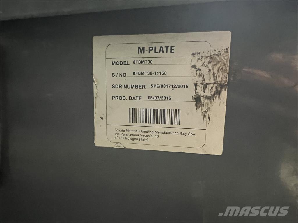 Toyota 8FBMT30 Chariots élévateurs électriques