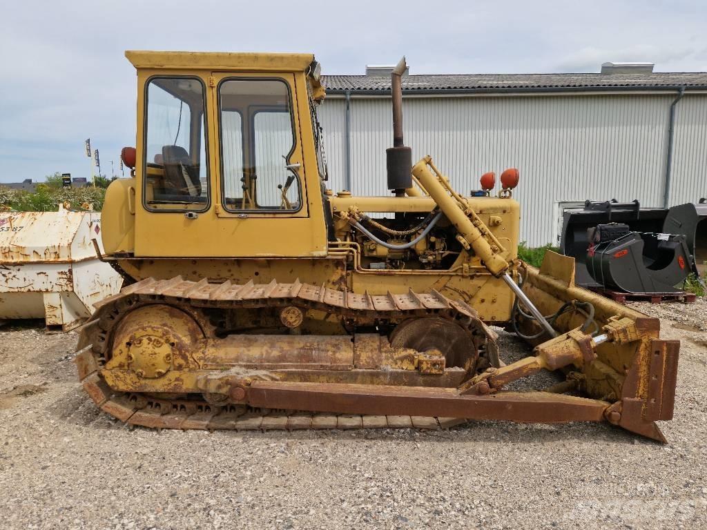 CAT D 4 D Bouteurs sur chenilles
