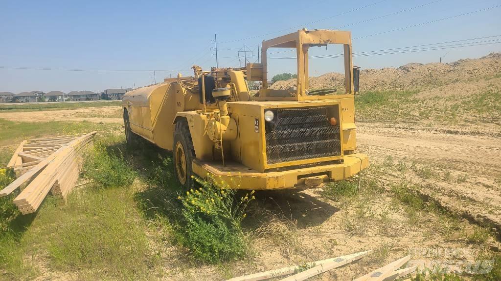 CAT 613 B Camion citerne à eau