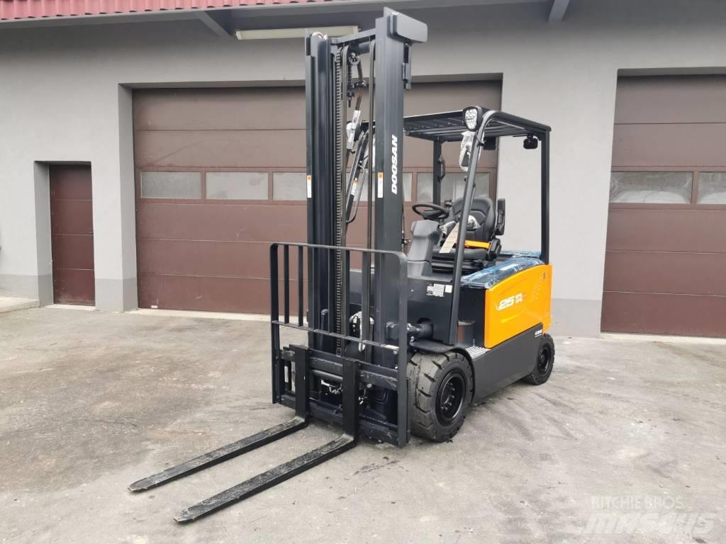 Doosan B25S-7 Chariots élévateurs électriques