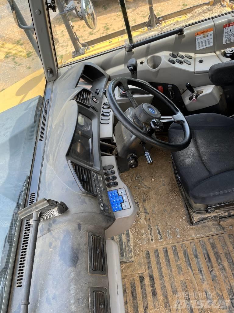 Komatsu HM 400 Tombereau articulé