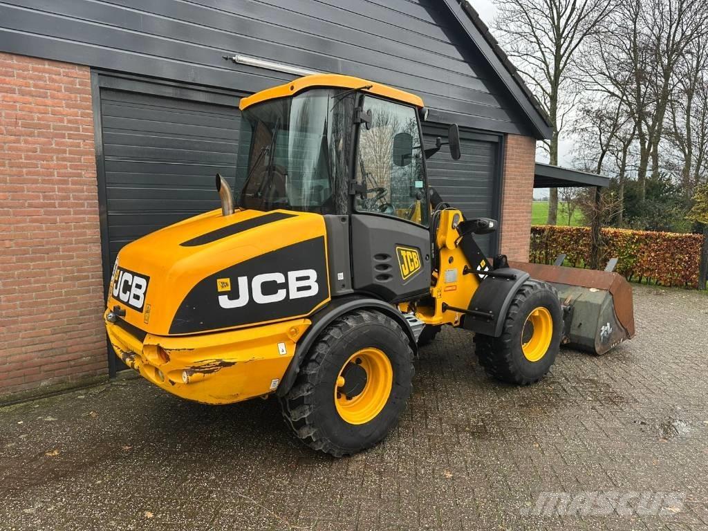 JCB 406 Chargeuse sur pneus