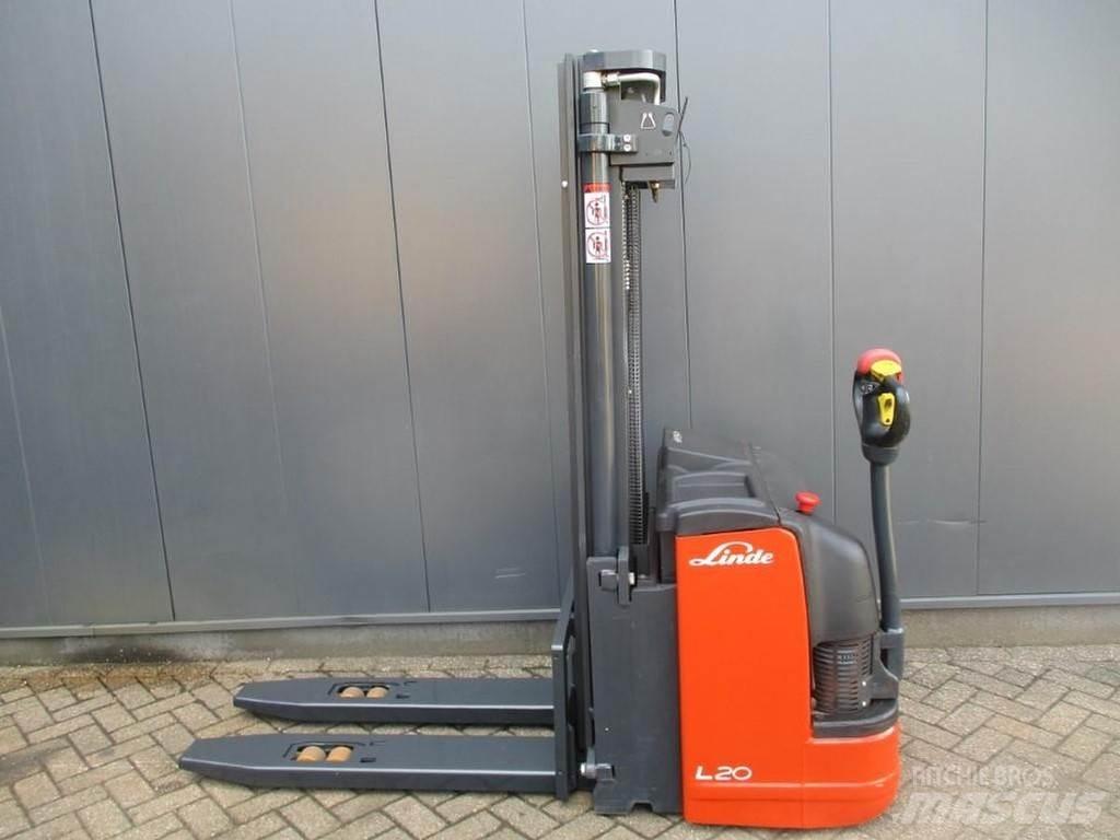 Linde L 20i Gerbeur accompagnant
