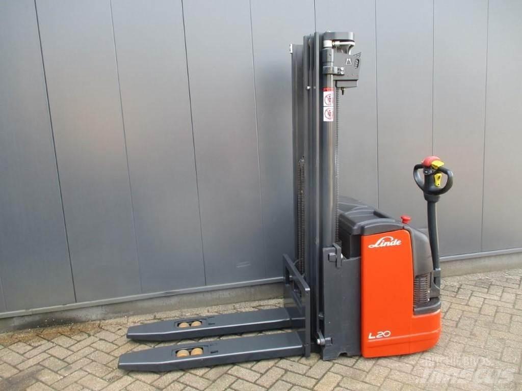 Linde L 20i Gerbeur accompagnant