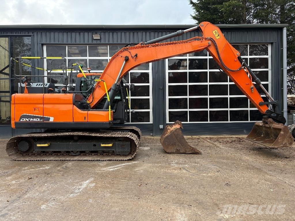 Doosan DX 140 LC Pelle sur chenilles