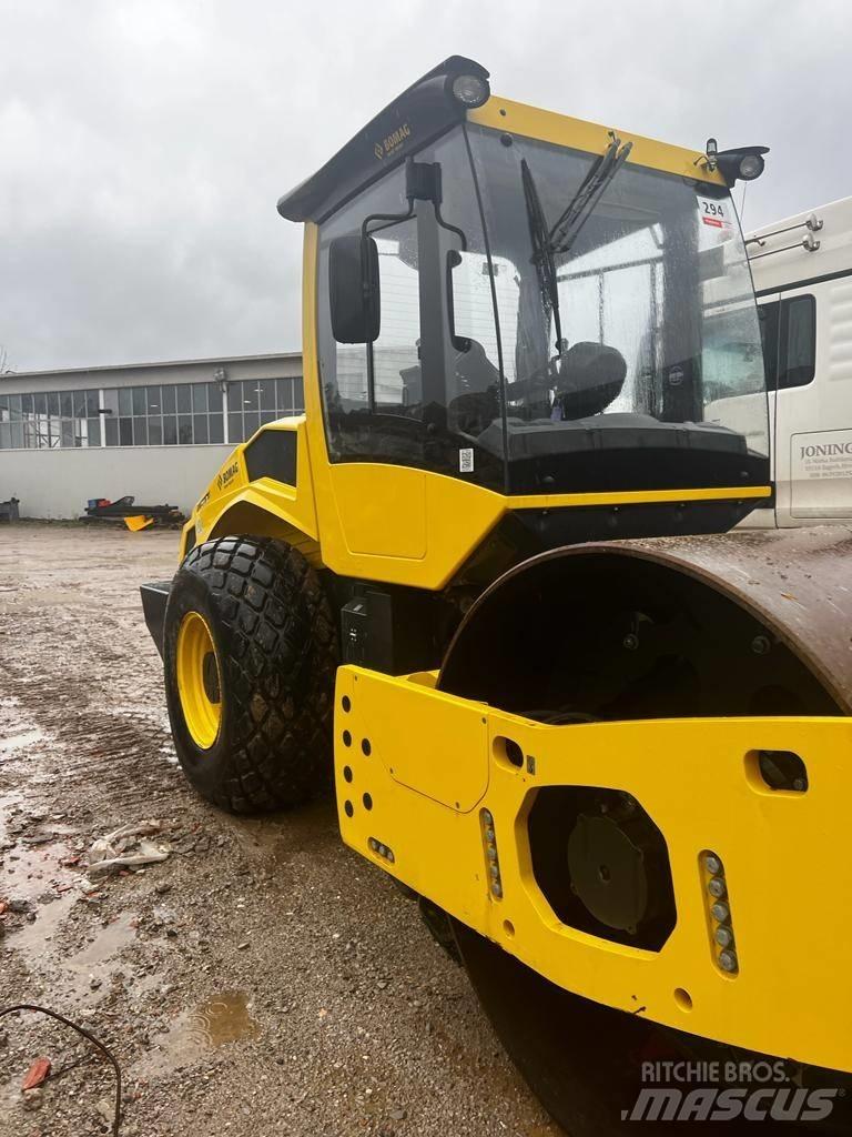 Bomag BW211 D5 Rouleaux monocylindre