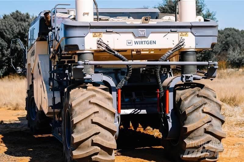 Wirtgen WR240 Autre camion