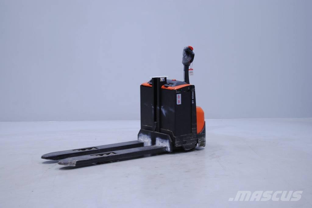 Toyota SWE080L Gerbeur accompagnant