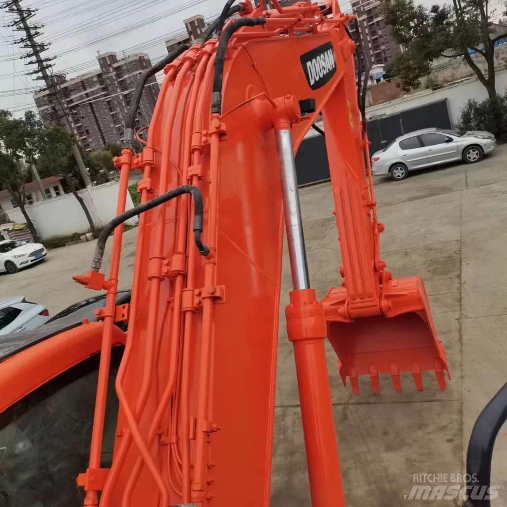 Doosan DX 225 LC Pelle sur chenilles