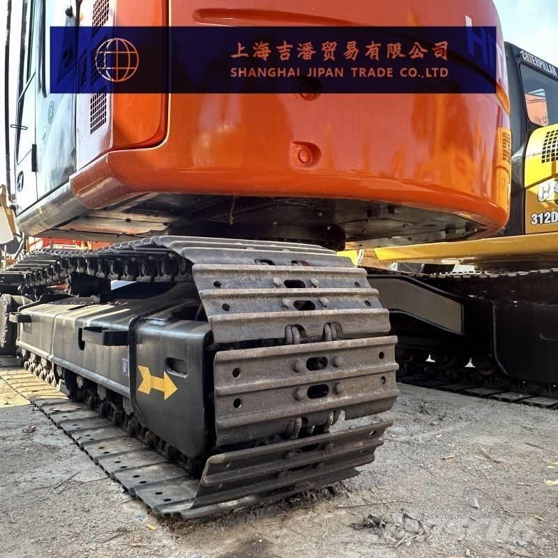 Hitachi ZX 135 Pelle sur chenilles