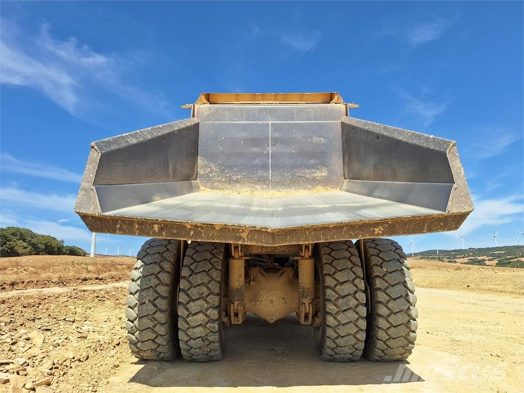 Komatsu HD 605-7E0 Tombereau rigide