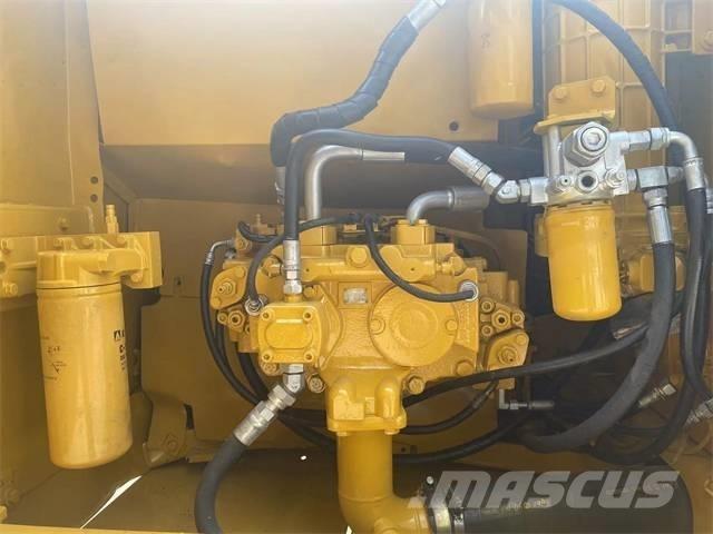 CAT 320D2 Pelle sur chenilles