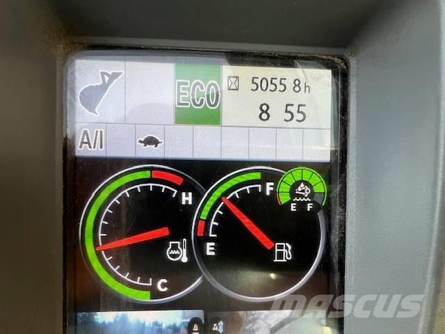 Hitachi ZX 135 US-6 Pelle sur chenilles