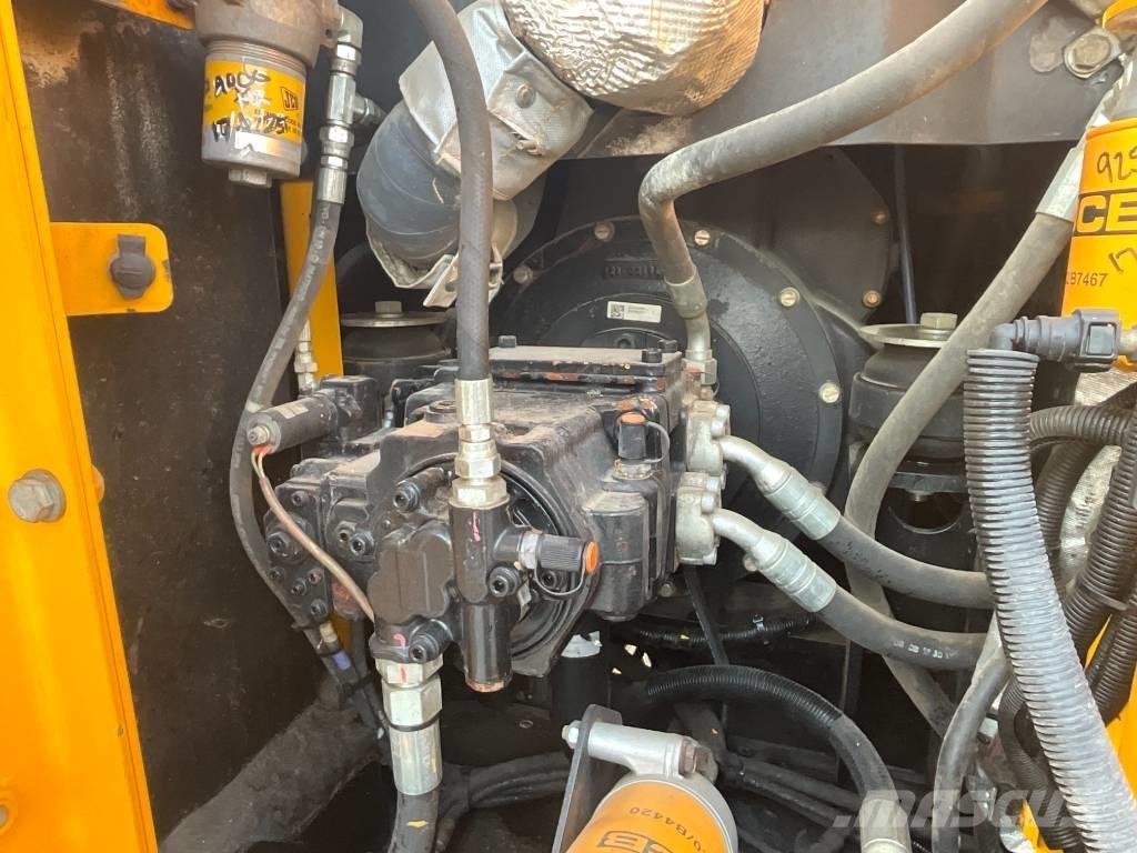 JCB JS 130 LC 4F Pelle sur chenilles