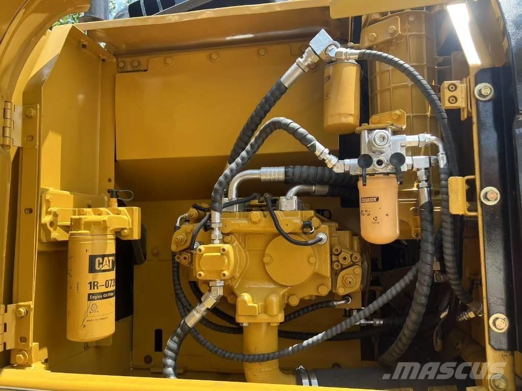 CAT 323 D L Pelle sur chenilles