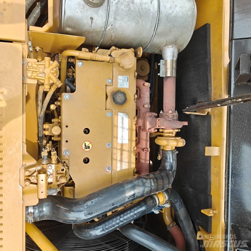CAT 323 D L Pelle sur chenilles