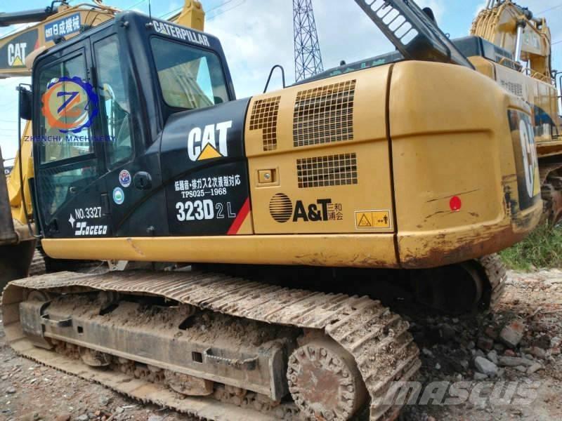 CAT 323 D L Pelle sur chenilles