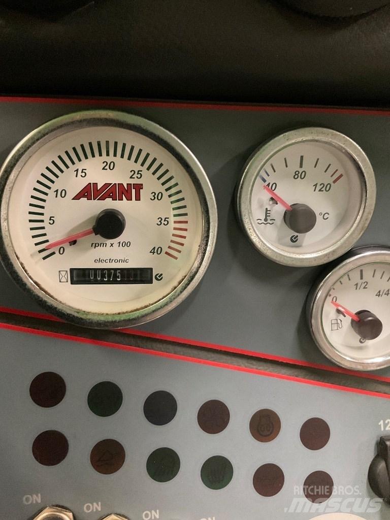 Avant 528 Chargeuse multifonction