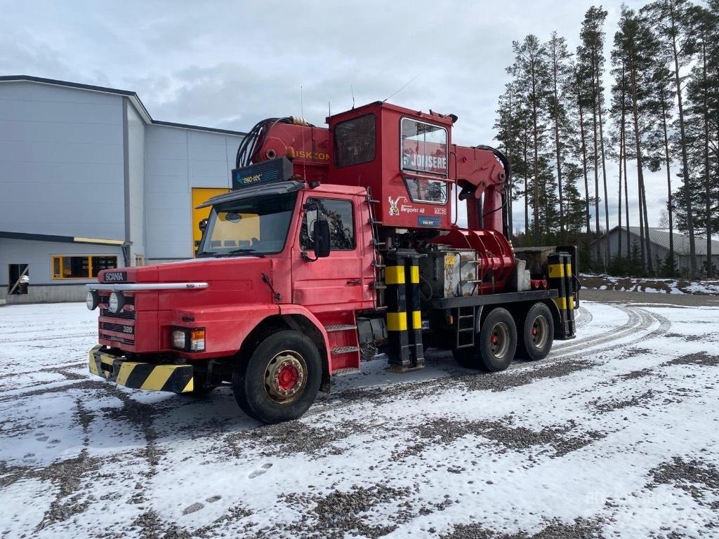 Scania T 113 H 360 Camion plateau ridelle avec grue