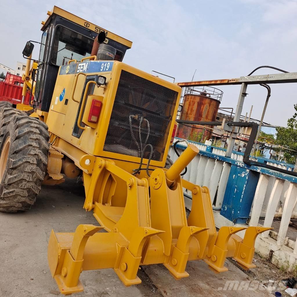 SEM 919 Niveleuse