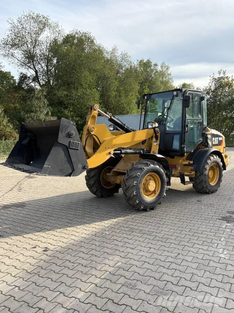CAT 908M Chargeuse sur pneus