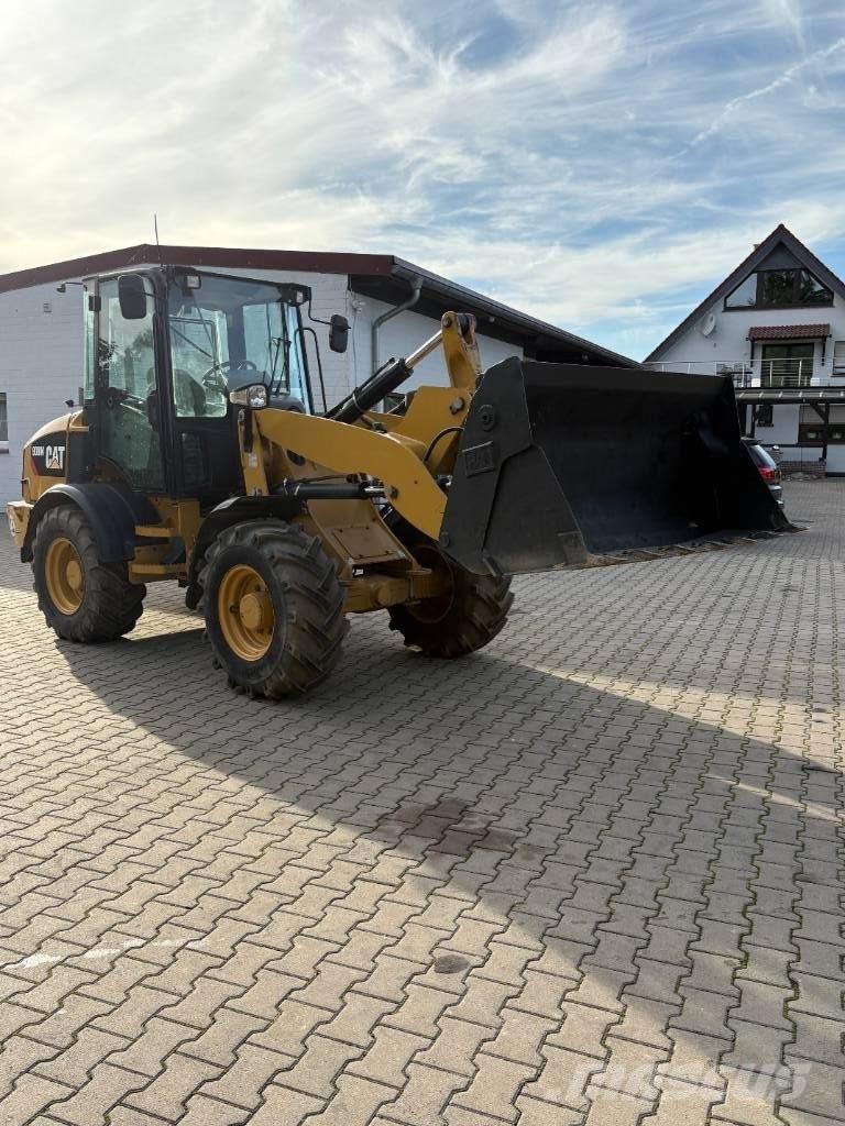 CAT 908M Chargeuse sur pneus